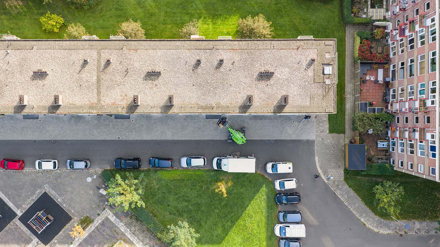 Top down droneshot isolatieproject zakelijk woningcorporatie en vve